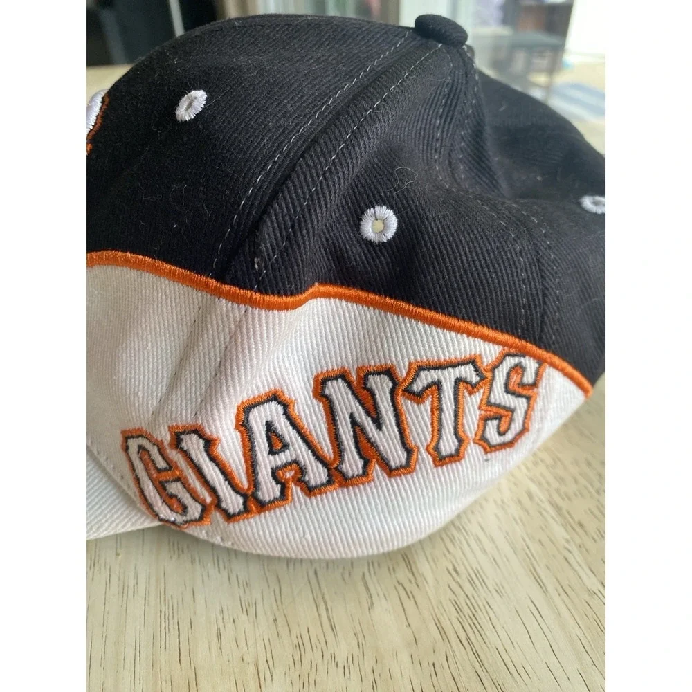 San Francisco Giants '47 Brand Black White Split Design Adj‎ OS Genuine Merch